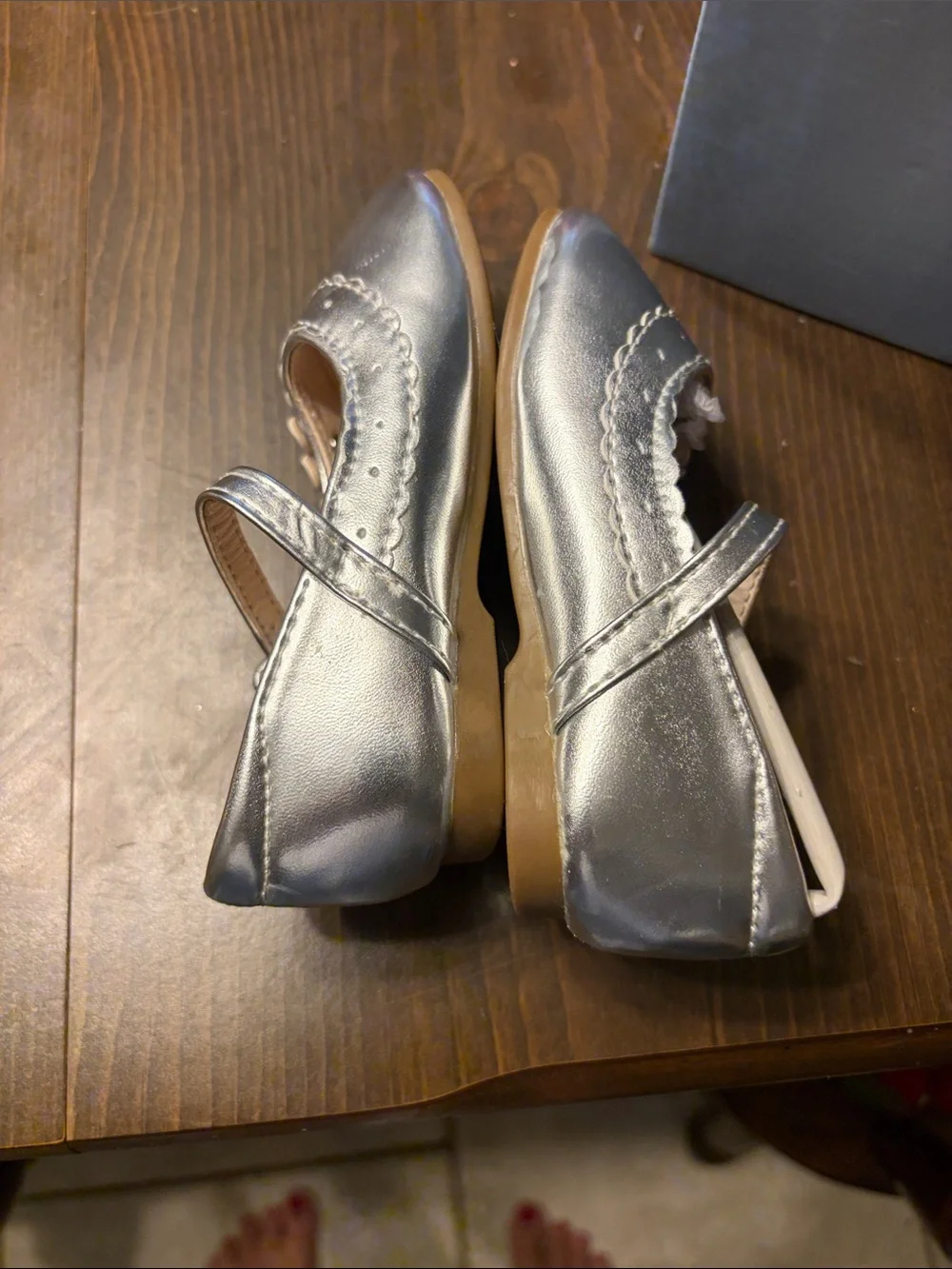 Girls' Silver Mary Jane Dress Shoes with Flower Accent NEW Sz. 6